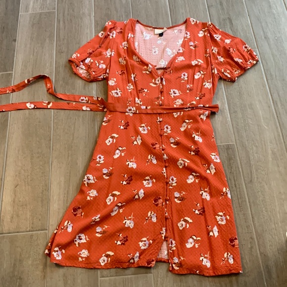 Universal Thread Dresses & Skirts - Dress by Universal Thread size medium great for fall